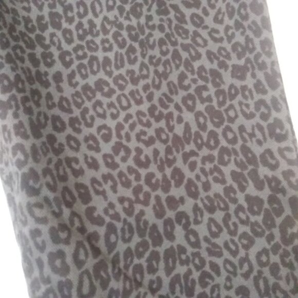 Time And True women's sizem M (8-10) gray and black animal print jeggings - Picture 4 of 16